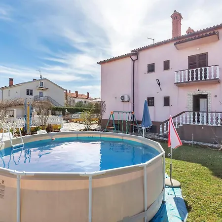 3 Bedroom Beautiful In Apartamento Pula