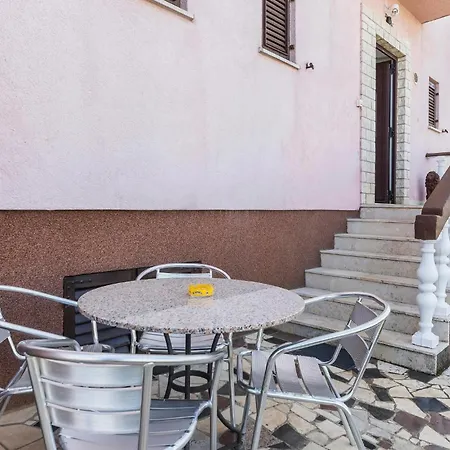 3 Bedroom Beautiful In Pula