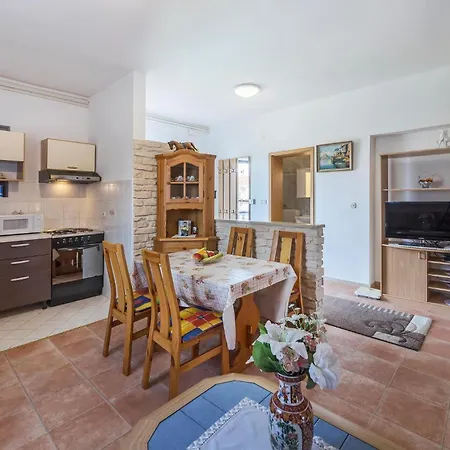 In With Kitchen * Pula