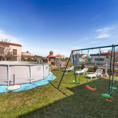 3 Bedroom Beautiful In Apartamento