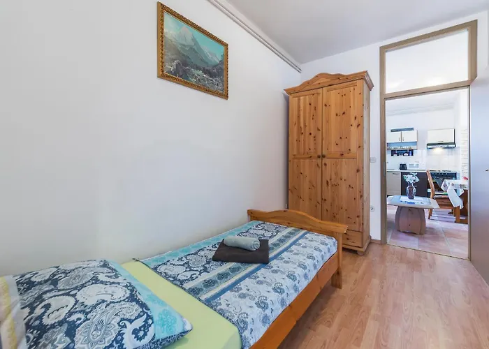 Appartement Amazing In With Wifi Pula