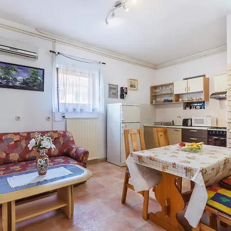 In With Kitchen Apartmán Pula
