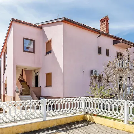 Appartement 3 Bedroom Beautiful In *